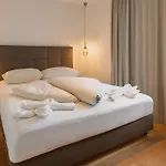 Heaven 7 - With Garden & Private Whirlpool By Alpenluxus Collection 別荘 *