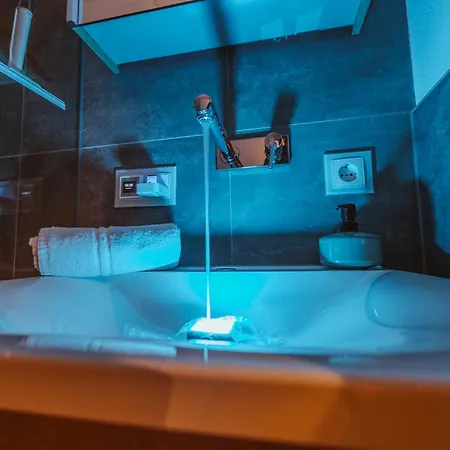 Heaven 7 With Private Whirlpool & Garden - An Alpenluxus Appartement, Zillertal Apartman Fügen