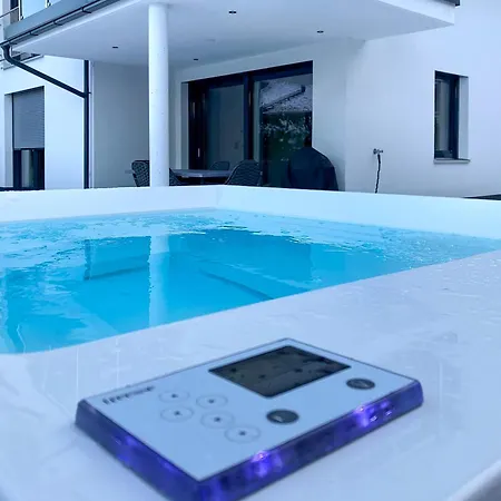 Heaven 7 With Private Whirlpool & Garden - An Alpenluxus Appartement, Zillertal * Fügen