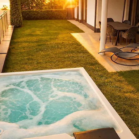 Дом отдыха Heaven 7 - Private Whirlpool & Garden *